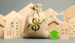 © Andrii Yalanskyi - Money bag with arrow up and miniature wooden houses. The concept of rising property prices. High mortgage rates. Expensive rental apartment. Growing demand for home purchase. Real estate market.