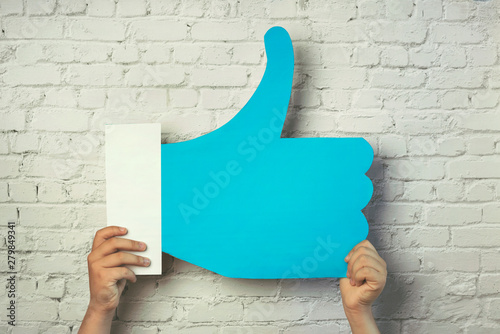 Fotomural Hands with like icon against brick background