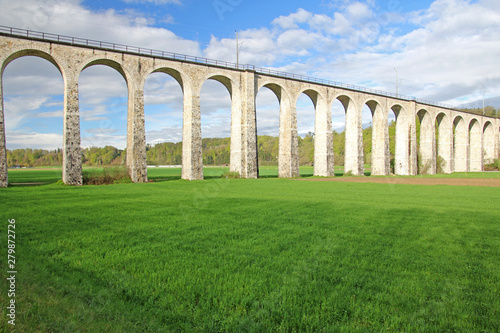 Cuadros en Lienzo eisenbahnbrücke, gümmenen, schweiz