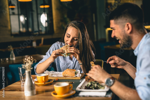 Fotomural A happy young couple having dinner or breakfast at a fancy restaurant