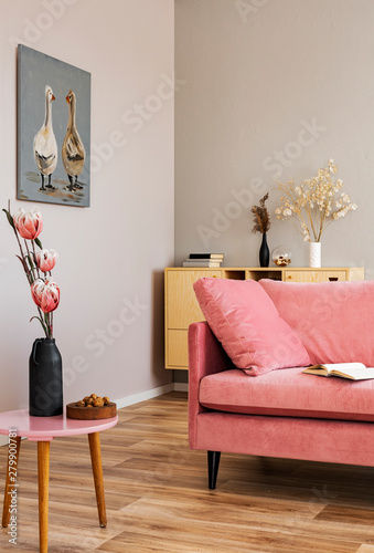 Cuadros en Lienzo Flowers in vases on wooden commode in contemporary living room interior with pas