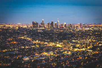 Wall Mural - View over Los Angeles city from Griffith hills in the evening