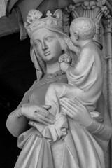 Wall Mural - Monochromatic image of the Virgin Mary carrying the baby Jesus