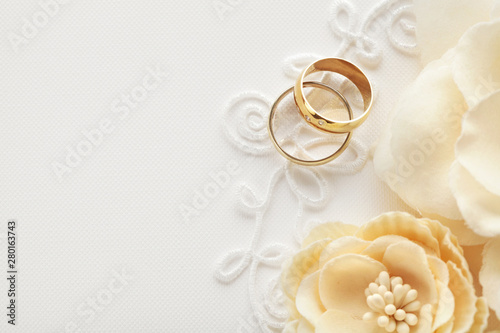 Fotografía wedding rings, wedding invitation background