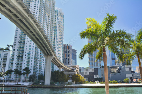 Fotomural Miami bridge over the river in Brickell.