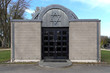 eingang friedhofshalle des jüdischen friedhofs düsseldorf