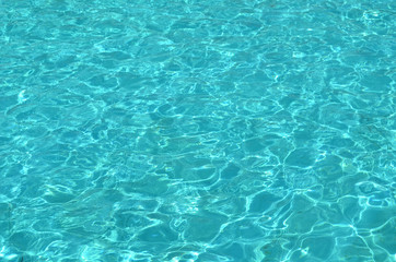  blue water in swimming pool