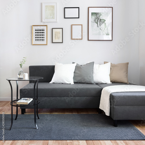 Photographie Contemporary living room with sofa