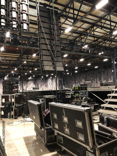 Fotomural Installation of professional sound speakers, line array and stage equipment for a concert