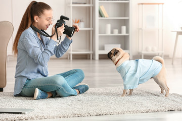 Poster - Teenage girl taking photo of her cute dog at home