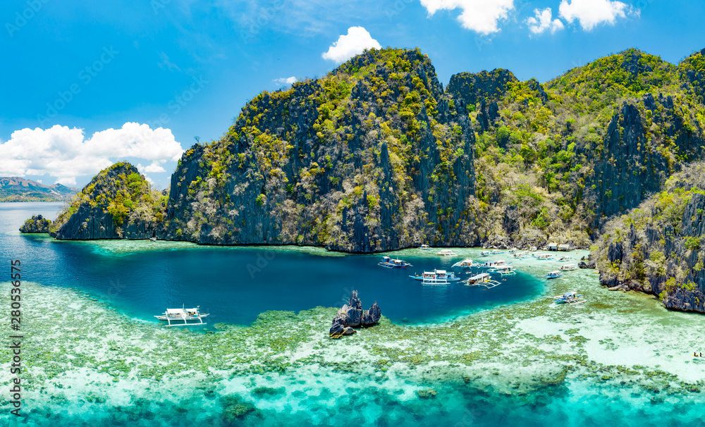 Aerial view of beautiful lagoons and limestone cliffs of Coron, Palawan, Philippines - obrazy, fototapety, plakaty 