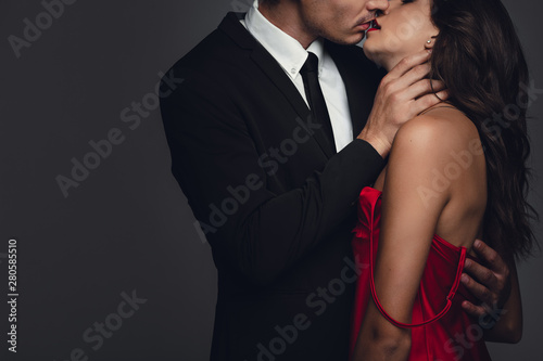 Fotografía Couple kissing each other