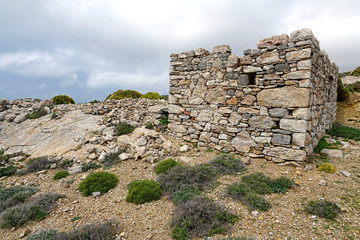 Canvas Print - historischer Ziegenstall aus Naturstein - Insel Tilos, Griechenland