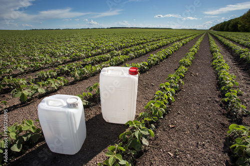 Fotomural Canisters with pesticides in field