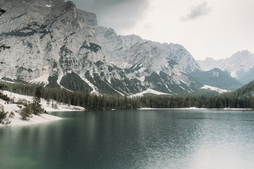 Naklejka na meble lago di braies con pioggia
