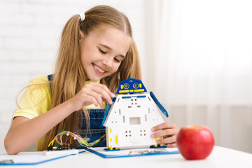 Aufkleber - Stem education. Little girl working on new project