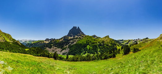 Wall Mural - Panorama  Pic d’Ossau in den französischen Pyrenäen Nationalpark