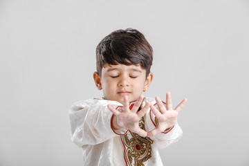 Canvas Print - Cute Indian /Asian Child showing five finger