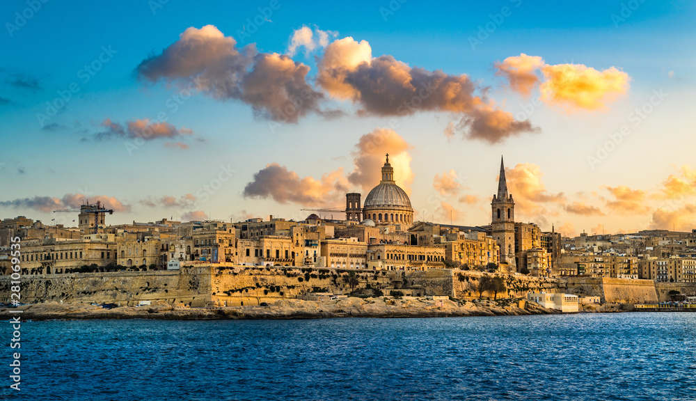 Obraz na płótnie Sunset view of Valletta, the capital of Malta. w salonie