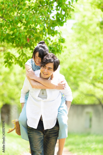 おんぶをして歩くカップル Buy This Stock Photo And Explore Similar Images At Adobe Stock Adobe Stock おんぶをして歩くカップル Buy This Stock Photo And Explore Similar Images At Adobe Stock Adobe Stock