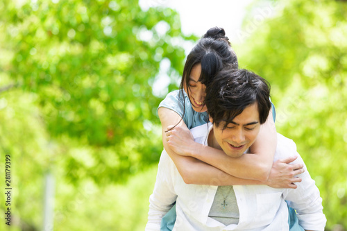 おんぶをして歩くカップル Buy This Stock Photo And Explore Similar Images At Adobe Stock Adobe Stock おんぶをして歩くカップル Buy This Stock Photo And Explore Similar Images At Adobe Stock Adobe Stock