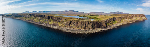 Cuadros en Lienzo Scottish Highlands in Isle of Skye during May
