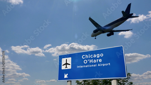 Plane landing in Chicago O'Hare with signboard Fototapete