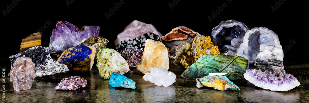 Panorama, verschiedene Mineralien als Rohsteine, Heilsteine und Mineralogie - obrazy, fototapety, plakaty 