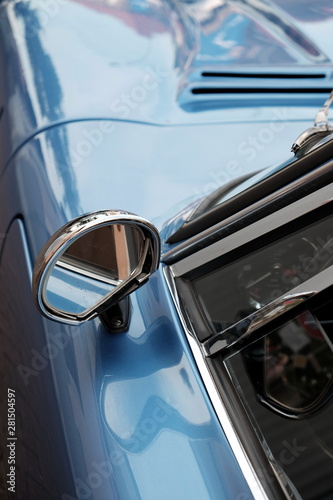 Dekoracja na wymiar  kompaktowe-chromowane-lusterko-zewnetrzne-z-rzadkiego-niebieskiego-angielskiego-samochodu-sportowego-z-lat-70