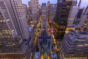 Fototapete - New York City manhattan midtown buildings at night