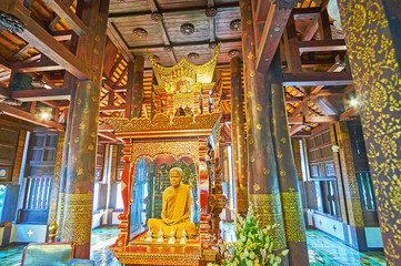 Canvas Print - Interior of Viharn Chaturmuk-Burapachaan, Wat Chedi Luang, Chiang Mai, Thailand