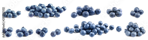 Fotomural Set of delicious fresh blueberries on white background