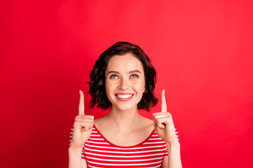 close-up portrait of her she nice-looking attractive lovely cheerful cheery glad content wavy-haired