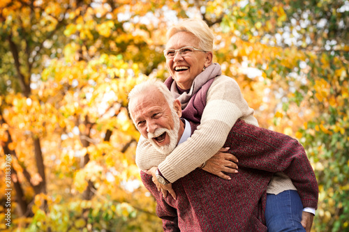 Fotomural The older couple having fun entertained after all these years as much as the fir