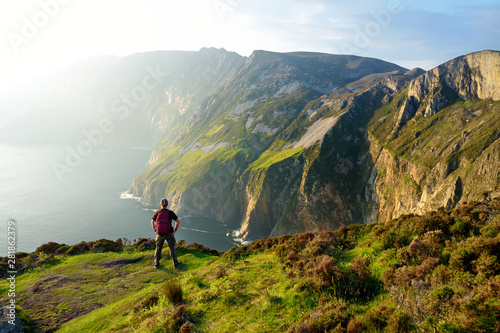 Photographie Slieve League, Irelands highest sea cliffs, located in south west Donegal along this magnificent costal driving route