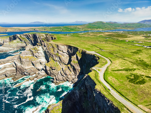 Fotografía Amazing wave lashed Kerry Cliffs, the most spectacular cliffs in County Kerry, Ireland