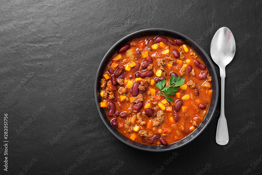 Traditional mexican dish chili con carne with minced meat and red beans.  - obrazy, fototapety, plakaty 