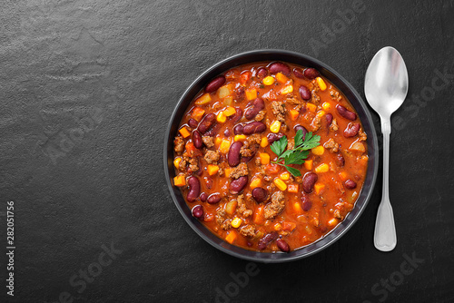 Fotografía Traditional mexican dish chili con carne with minced meat and red beans