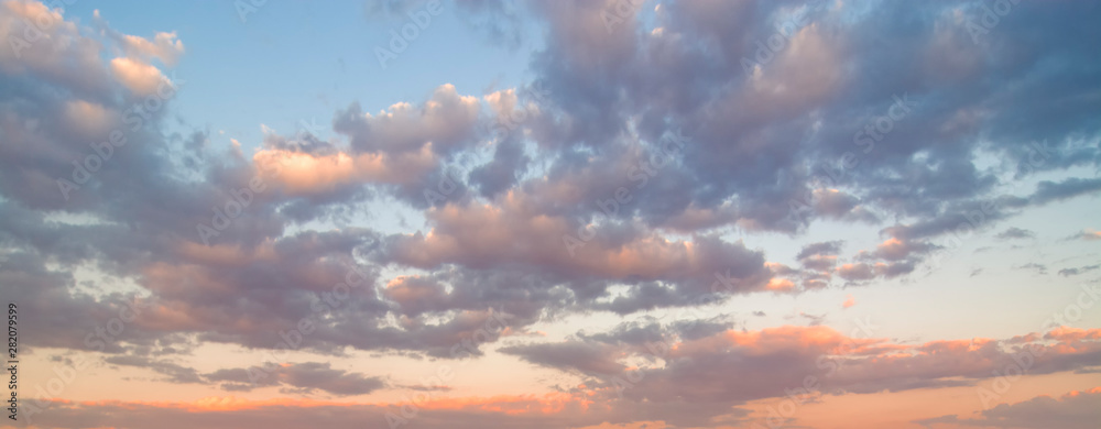 Beautiful sunset sky. Nature sky backgrounds. - obrazy, fototapety, plakaty 