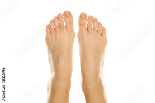 Fotomural Young woman's beautiful bare feet and toes top view
