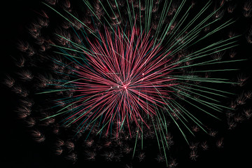 fondo de fuegos artificiales de colores detalles