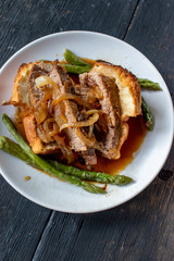 Wall Mural - Yorkshire pudding with beef, caramelized onions, and asparagus on plate