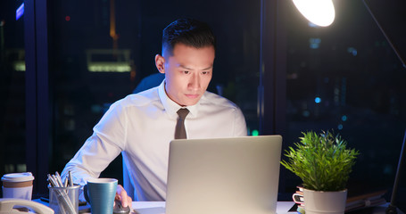 Canvas Print - businessman overtime work