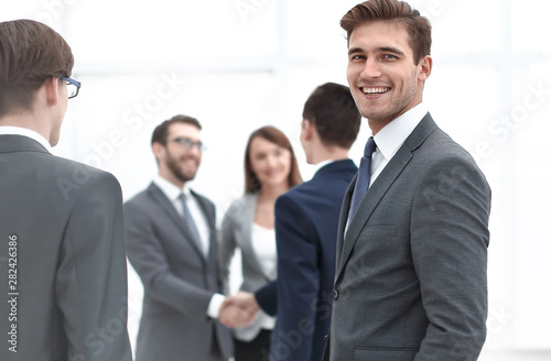 Fotomural businessman meets business partners