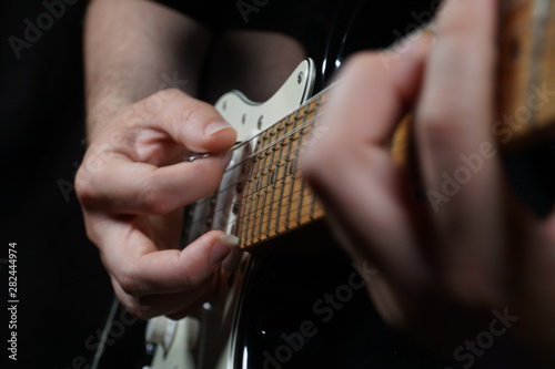 Fotomural Guitar player on black background
