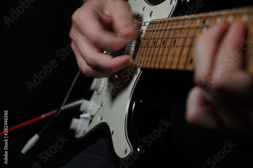 Cuadros en Lienzo Guitar player on black background
