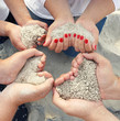 canvas print picture - Familie formt Herzen mit Sand in den Händen