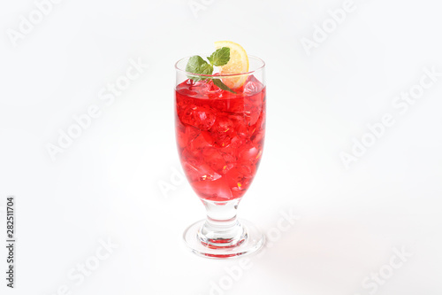 氷を入れた アイスティー 紅茶 赤い飲み物 グラス 白背景 Adobe Stock でこのストック画像を購入して 類似の画像をさらに検索 Adobe Stock 氷を入れた アイスティー 紅茶 赤い飲み物 グラス 白背景 Adobe Stock でこのストック画像を購入して 類似の画像をさらに検索 Adobe Stock