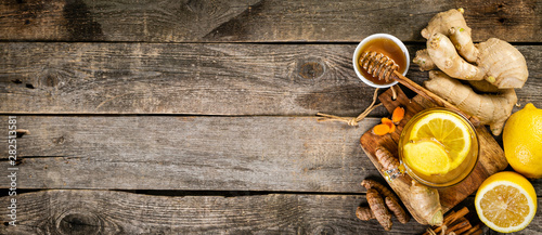 Fotografía Fall immune system booster - ginger and turmeric tea and ingredients
