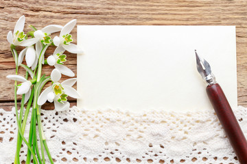 Poster - Bouquet of snowdrop flowers (Galanthus nivalis) on wooden background